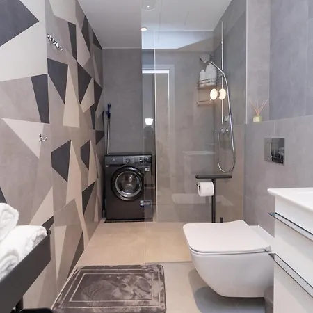 Revalia Lastekodu Bus-station Airport * تالين