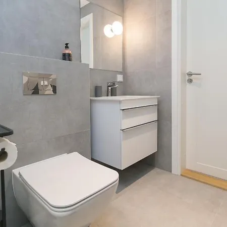 Revalia Lastekodu Bus-station Airport تالين