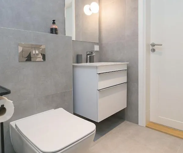 Revalia Lastekodu Bus-station Airport Tallin